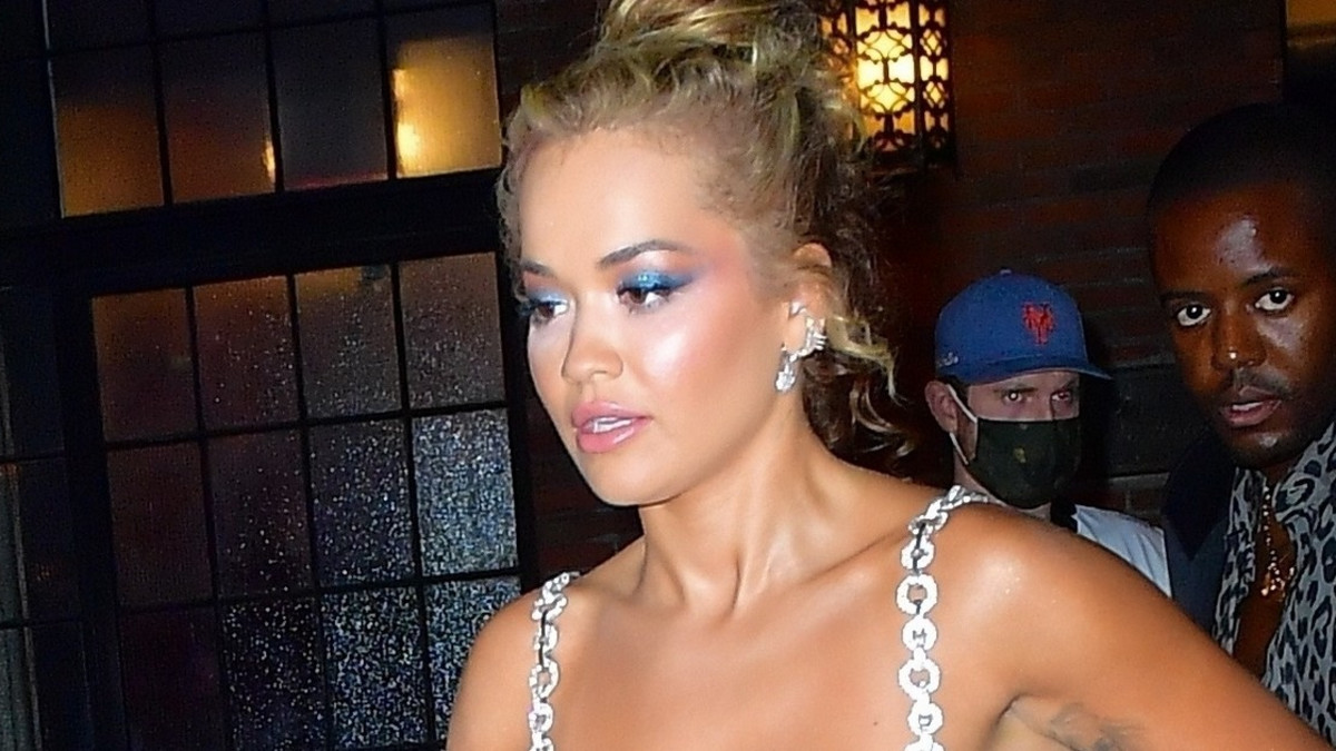Oho, mikä asu! Rita Ora kiinnitti katseet - mukana myös Ashley Benson rohkeana