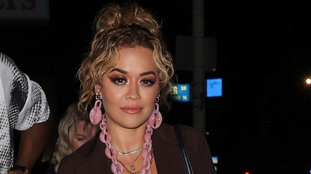 Mikä rintavako! Rita Ora käänsi päät