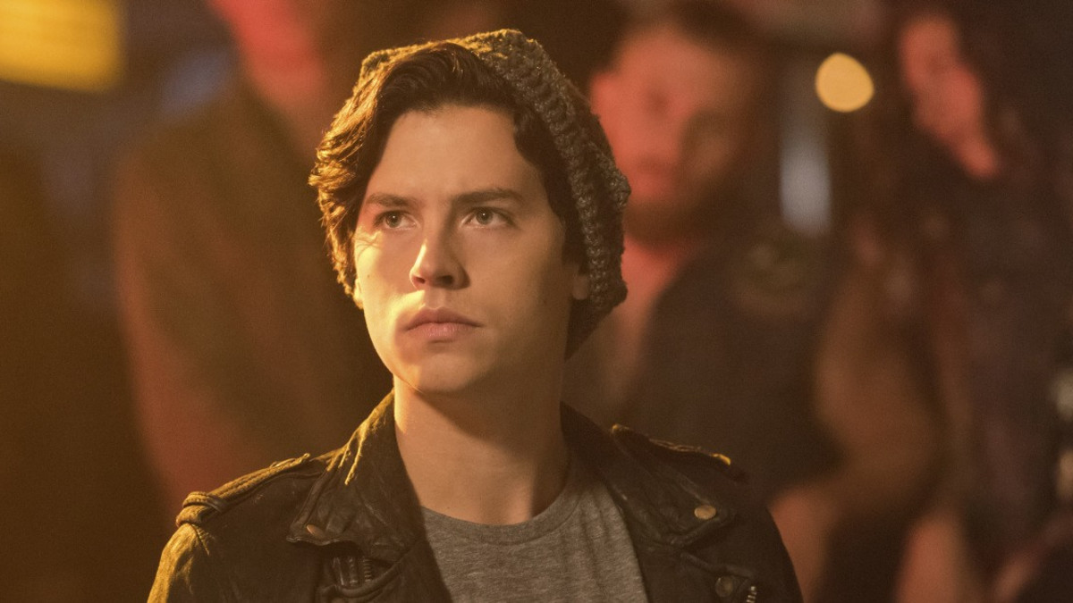 Riverdale-tähti Cole Sprouse hassuttelee uuden vuoden kuvallaan