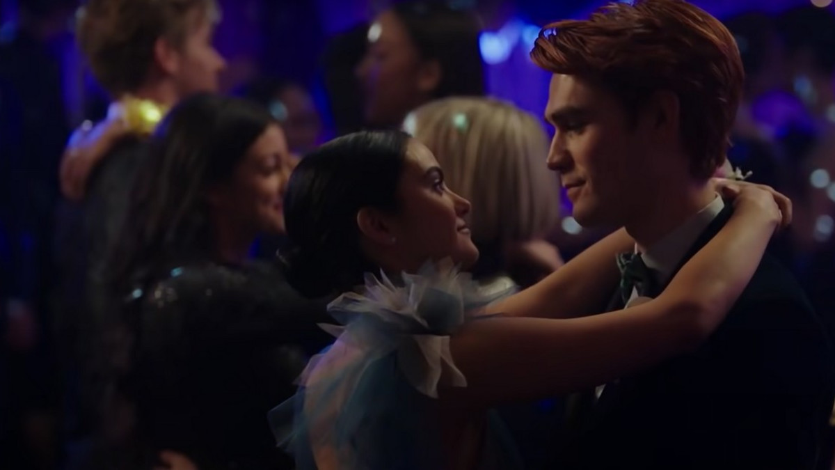 The CW tilasi jatkoa suosikkisarjoille - mm. Riverdale, The Flash, Legacies, Walker ja Charmed