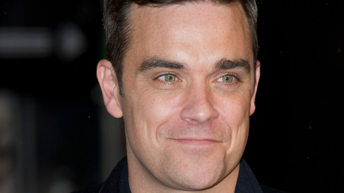 Robbie Williams käyttäytyi törkeästi yleisöään kohtaan - ensin kätteli suorassa lähetyksessä