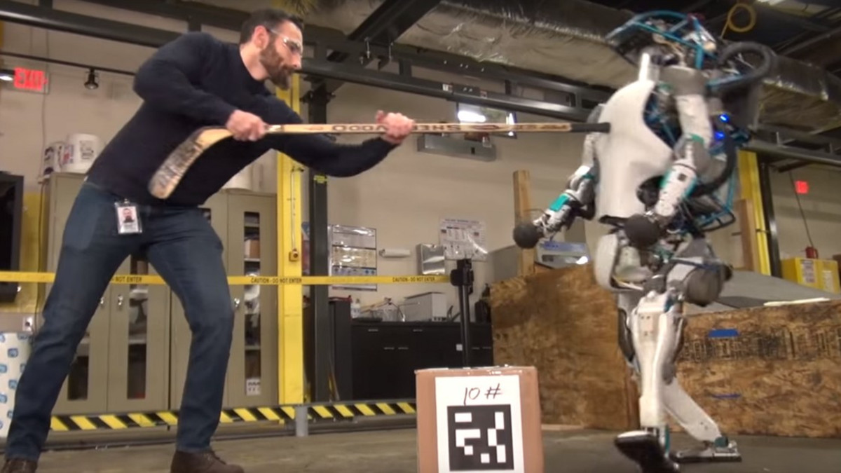 Uusi versio ihmismäisestä Atlas-robotista - hermot eivät petä, vaikka sitä kiusataan