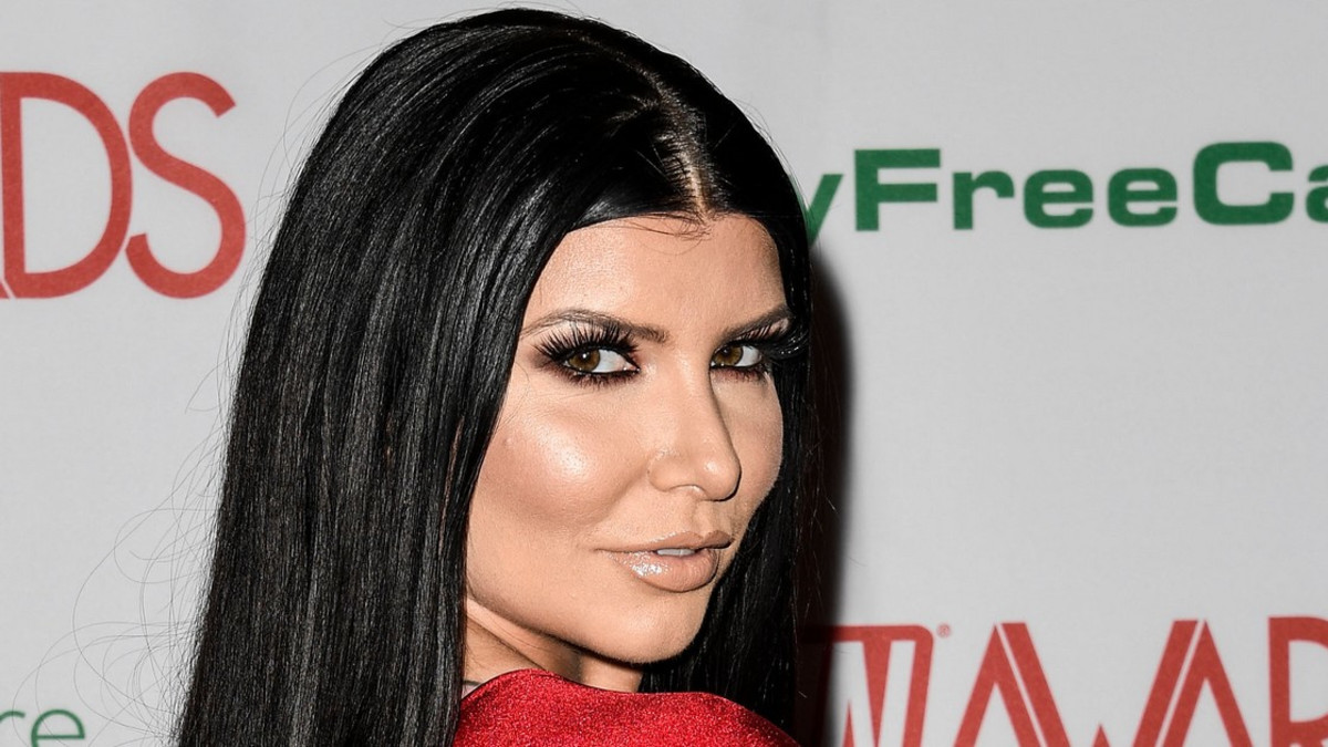 Pornotähti Romi Rain hehkui povekkaana aikuisviihdegaalassa