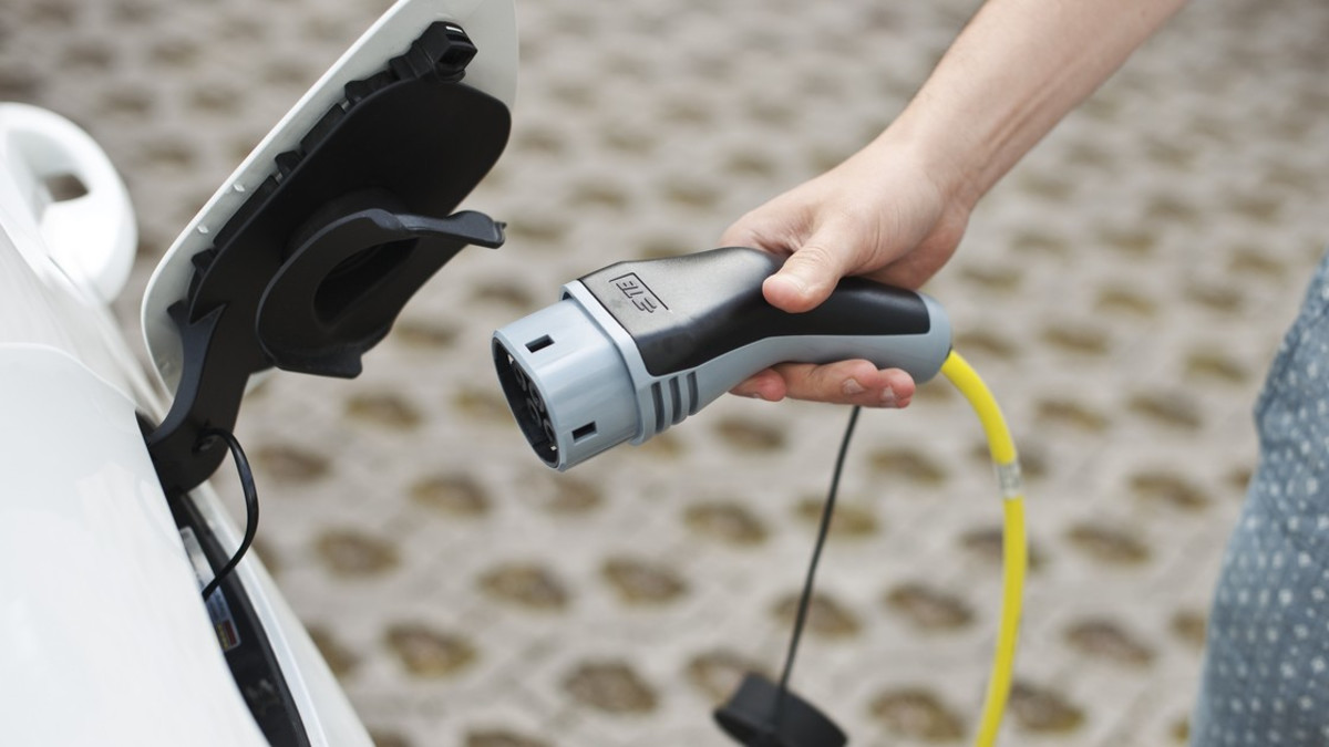 Sähköautojen latauspisteverkosto kasvaa Pohjanmaalla