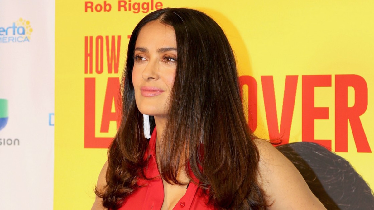 Mikä nainen! Salma Hayekin rintamus jälleen kovilla