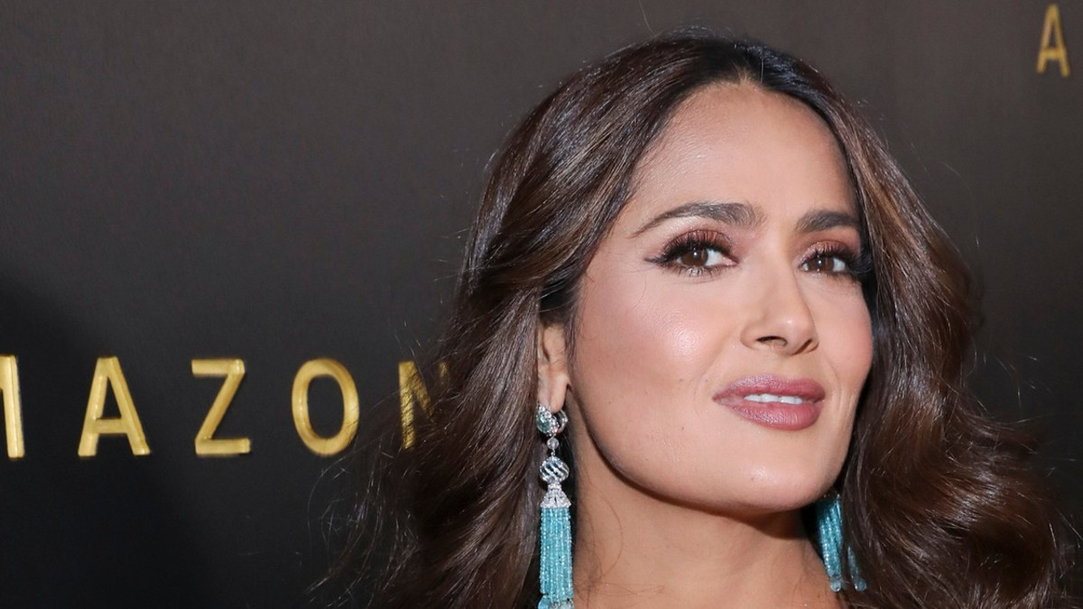 Mikä jättipovi! Salma Hayek käänsi kaikkien päät