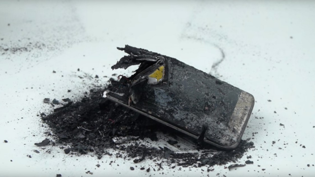 Samsung Galaxy S7 Edge rajussa kestävyystestissä - ei mitään toivoa