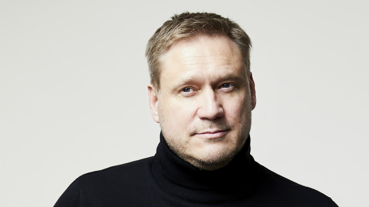 Mustaa huumoria! Samuli Edelmann, Mikael Persbrandt ja Anna-Maija Tuokko ovat Poromafia-sarjan tähtiä