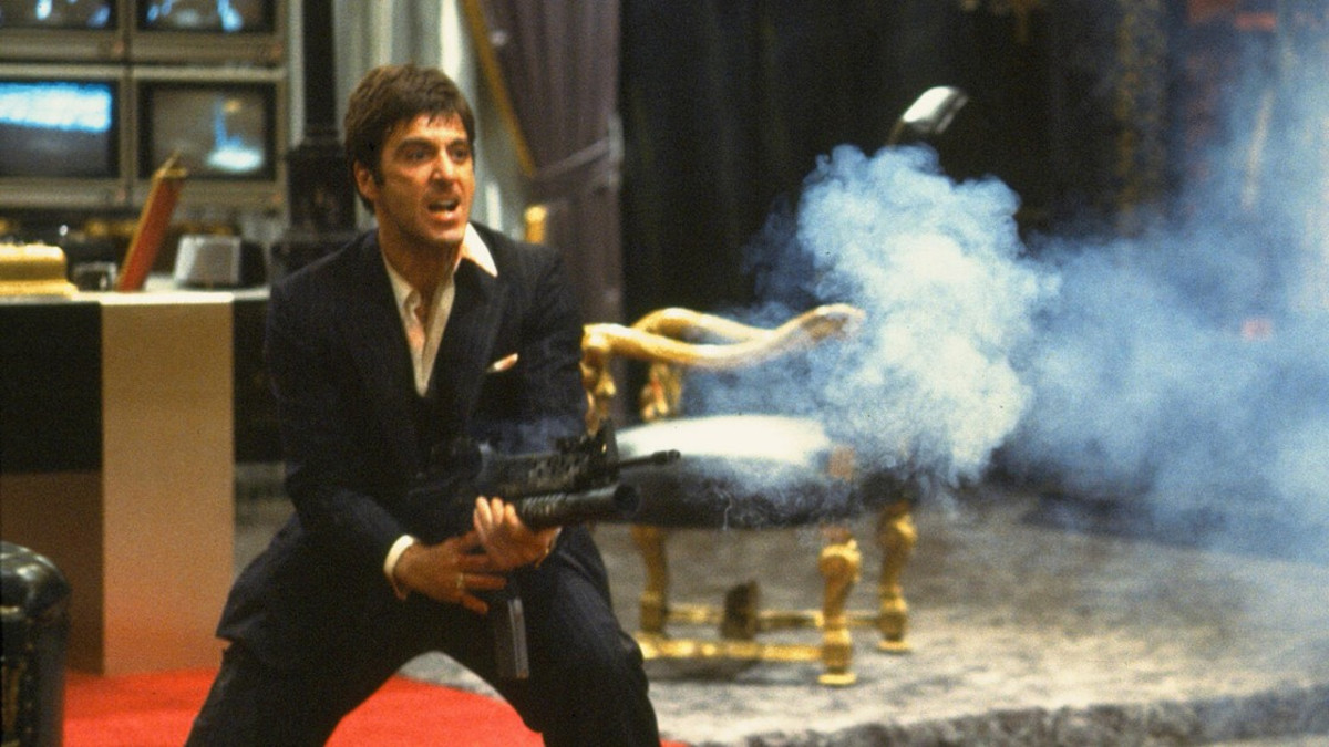 Tänään tv:stä: rikosleffojen kasarihelmi Scarface - arpinaama - pääosassa Al Pacino, Giorgio Moroder vastaa musiikista