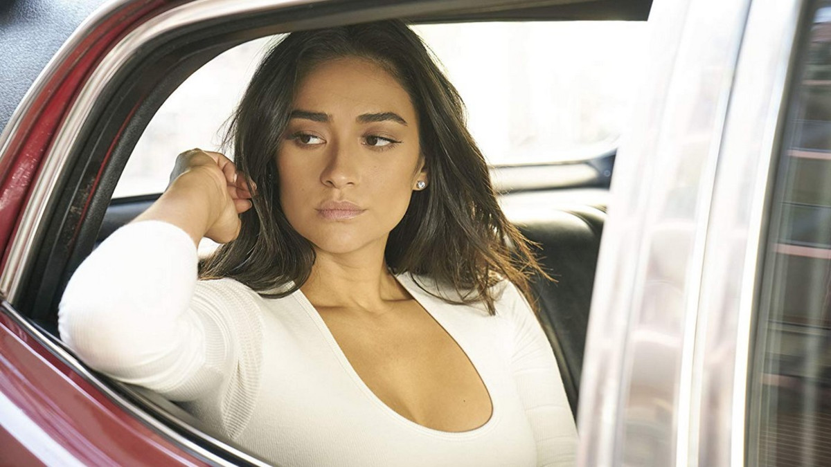 You- ja Valehtelevat viettelijät -sarjoista tuttu Shay Mitchell oli upea näky Golden Globe -gaalassa
