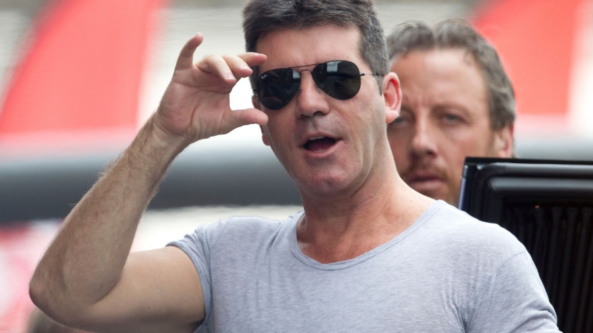 Simon Cowell paljasti miksi oikeasti kaatui portaissa - "Joskus saamme muistutuksen"