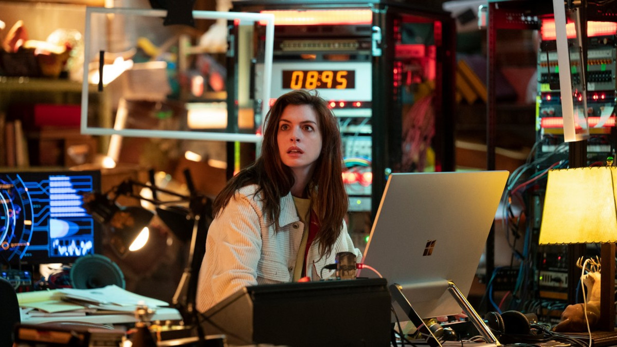Amazon Prime Video nyt: Black Mirror -vertauksia kerännyt Solos - mukana mm. Morgan Freeman ja Anne Hathaway