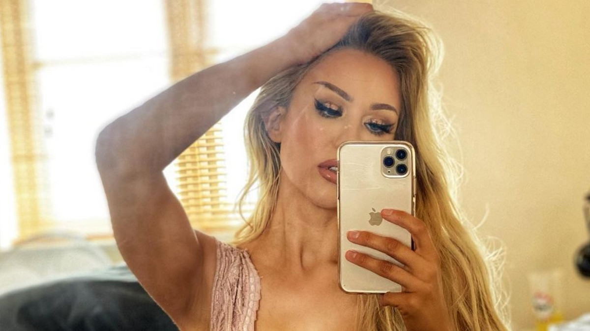 Mikä povipommi! BB-kurvikaunotar Sophie Reade, 31, on Instagram-timantti