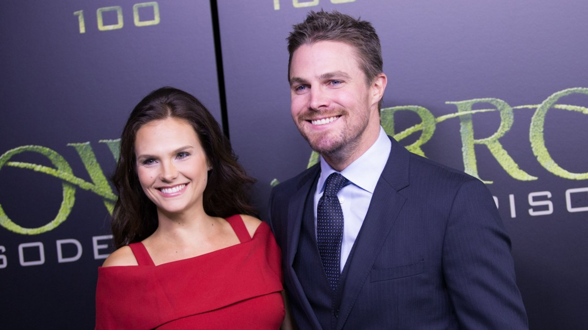 Arrow: päätähti Stephen Amell saa mukaan nyt myös vaimonsa, joka esittää pahista