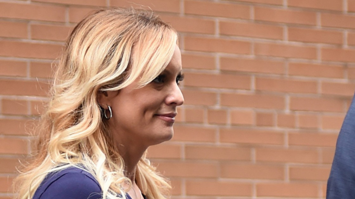Mikä povi! Donald Trump -kohusta tuttu Stormy Daniels käänsi päät