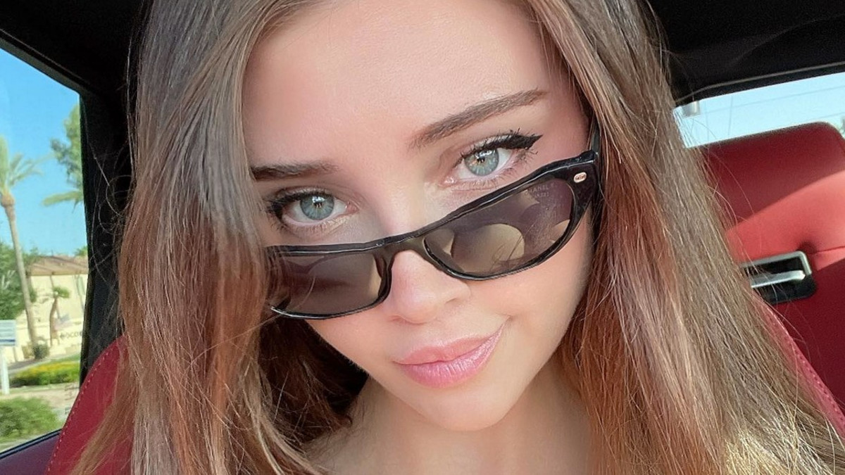 Instagram-pyllytähti Sunny Ray julkaisee lähes pelkästään peppukuvia
