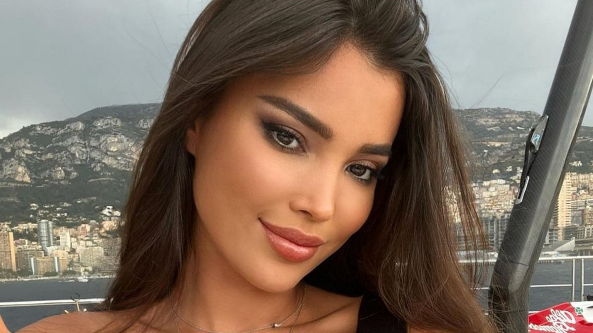 Instagram-povipommi Sveta Bilyalova suosii todella pieniä bikineitä