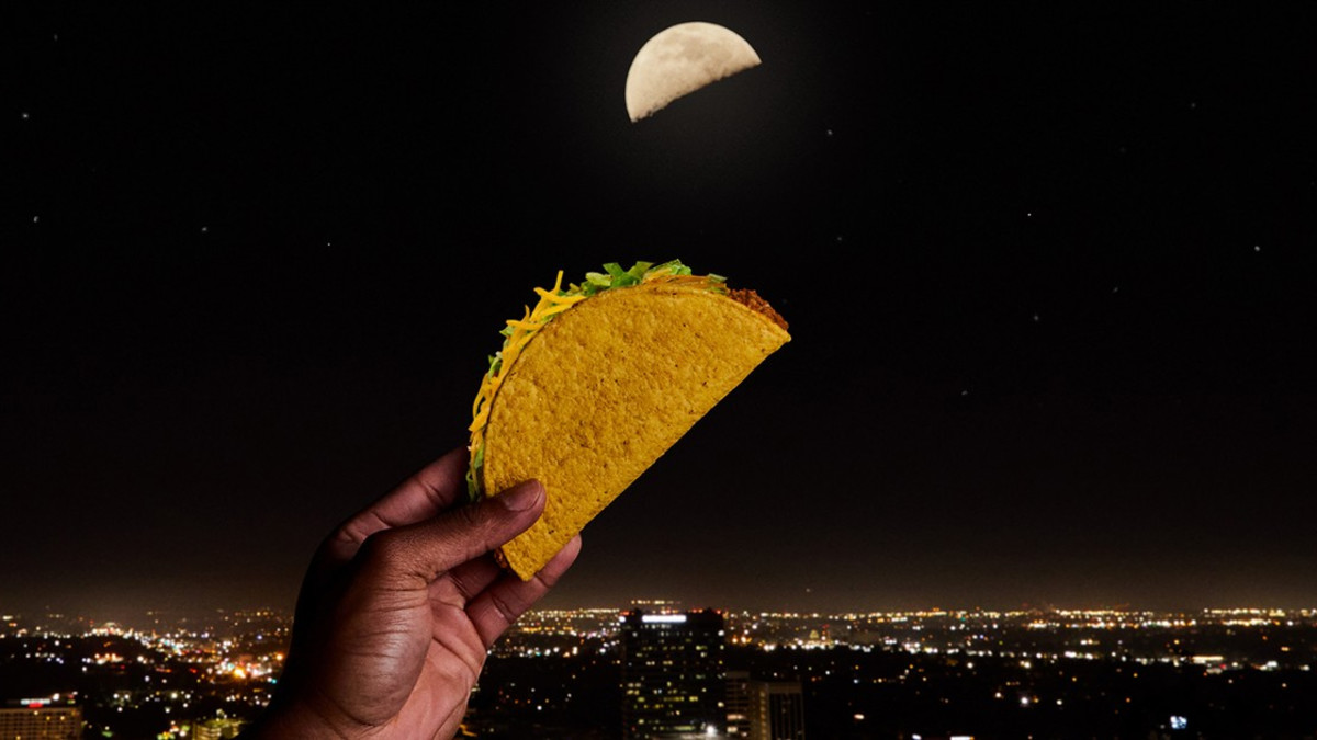 Taco Bell juhlistaa tacoja kuun avustuksella 4.5. - ilmaisia tacoja luvassa