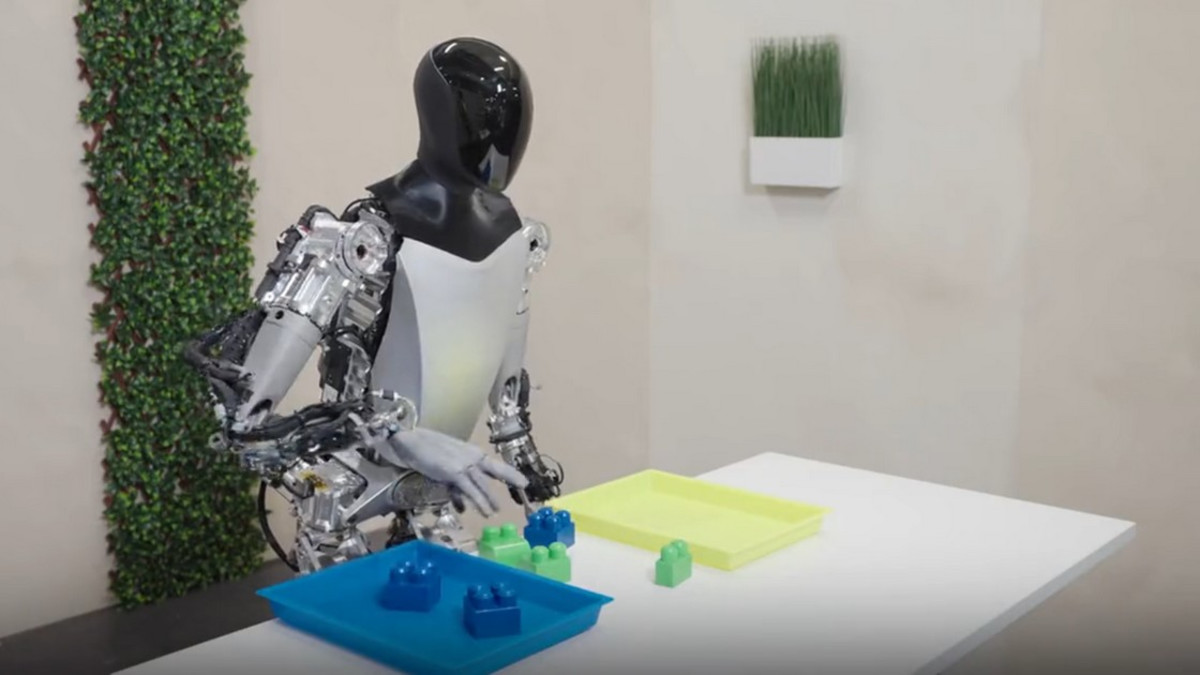 Teslan kehittämä humanoidirobotti Optimus esittelee uusia taitojaan videossa