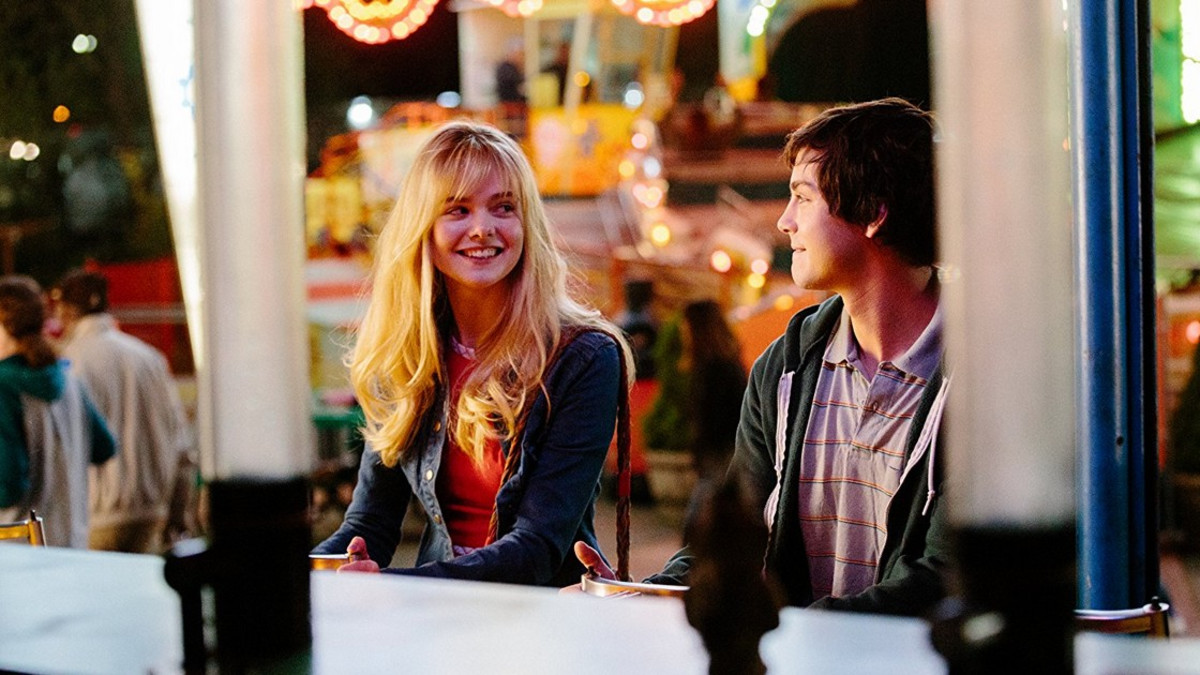 Viaplay nyt: mysteerileffa The Vanishing of Sidney Hall - Logan Lerman ja Elle Fanning tähdittävät