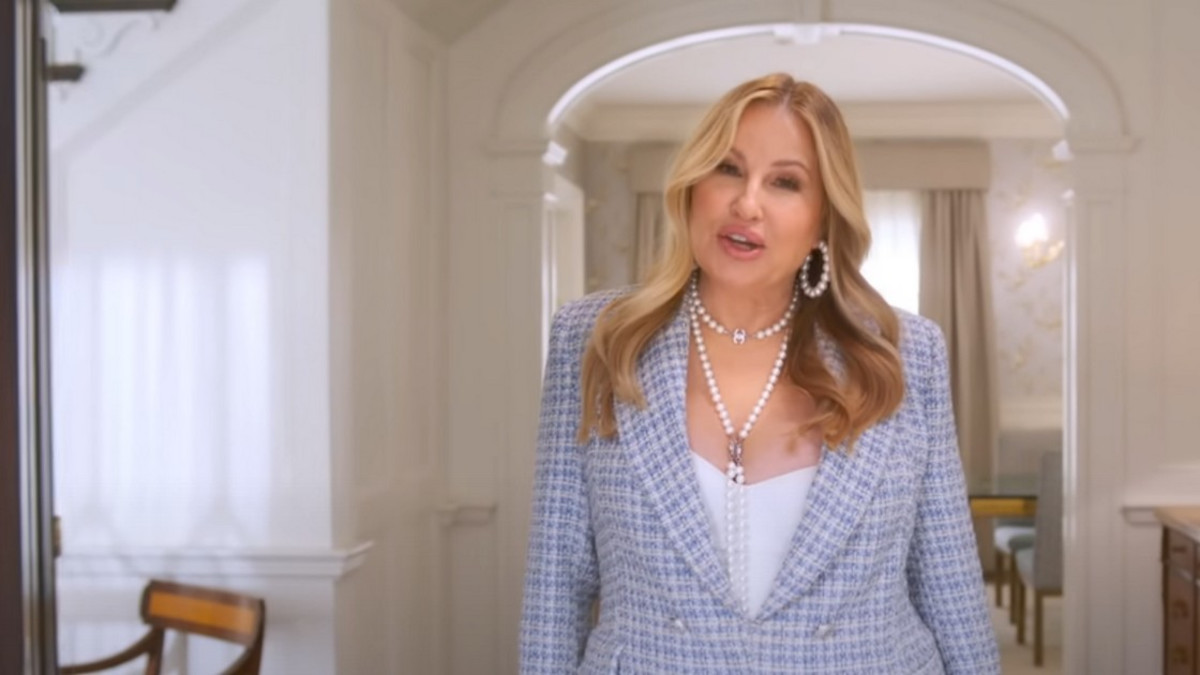 The Watcher - Jennifer Coolidge tähdittää Netflix-sarjan näytevideota
