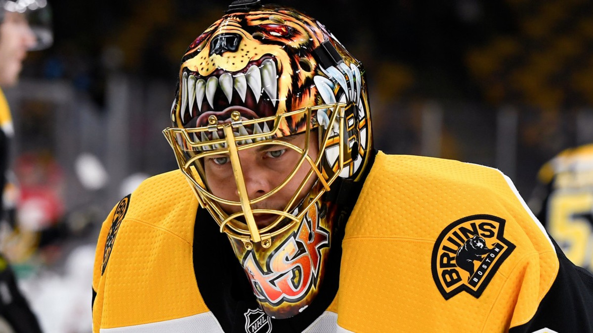 NHL-tähti Tuukka Rask yllätettiin omituisella kysymyksellä lehdistötilaisuudessa - taustalla Vesa Toskalan taannoinen tempaus