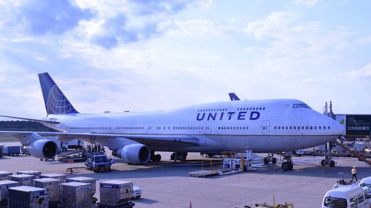 United Airlines jälleen lööpeissä - syytti homoisää poikansa lähentelystä