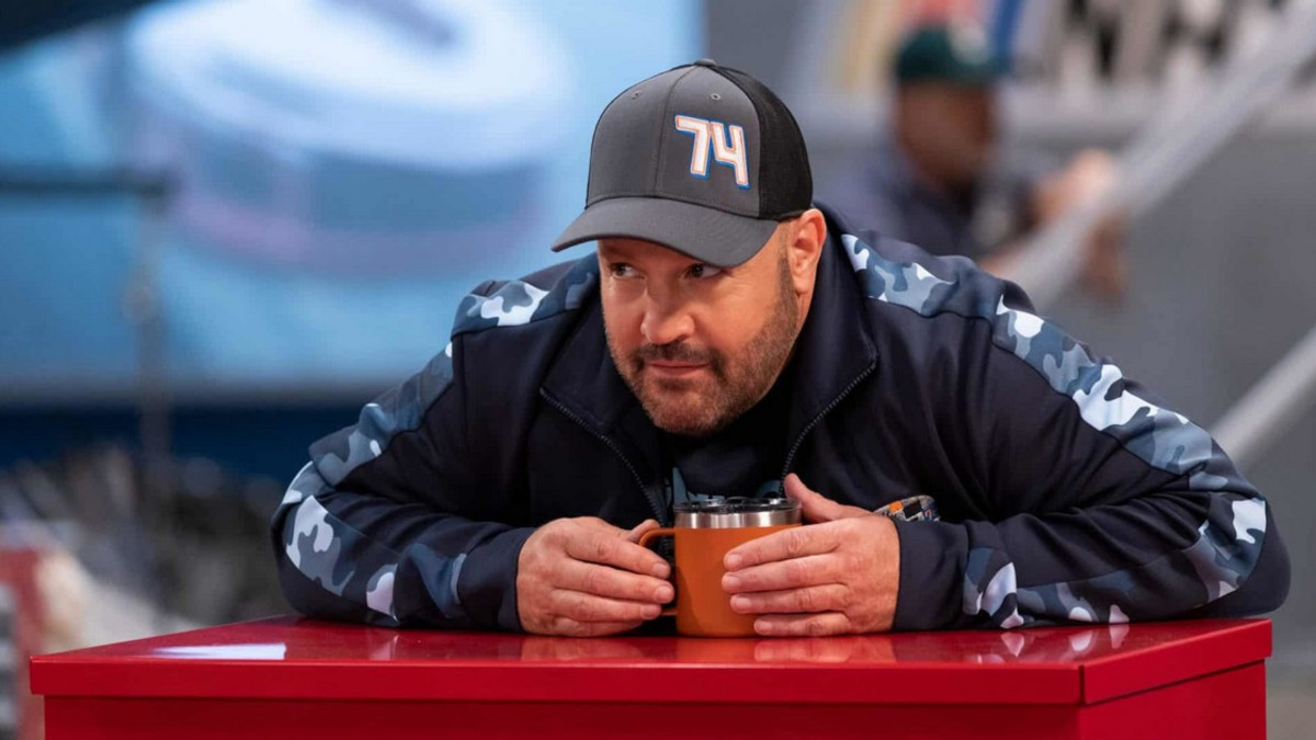 Netflix tänään: Kevin James tähdittää uutta komediasarjaa Varikko (The Crew)