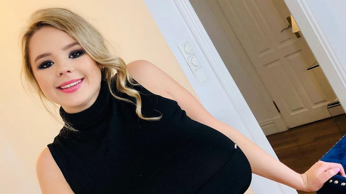 Mitkä valtavat kurvit! Ihastuttavan uhkea Vivian Blush on Instagram-helmi