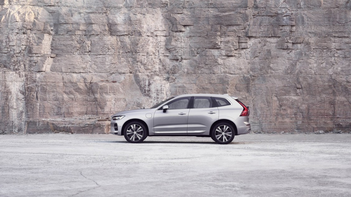 Volvo jatkaa ladattavien ja nelivetoisten ykkösenä Suomessa
