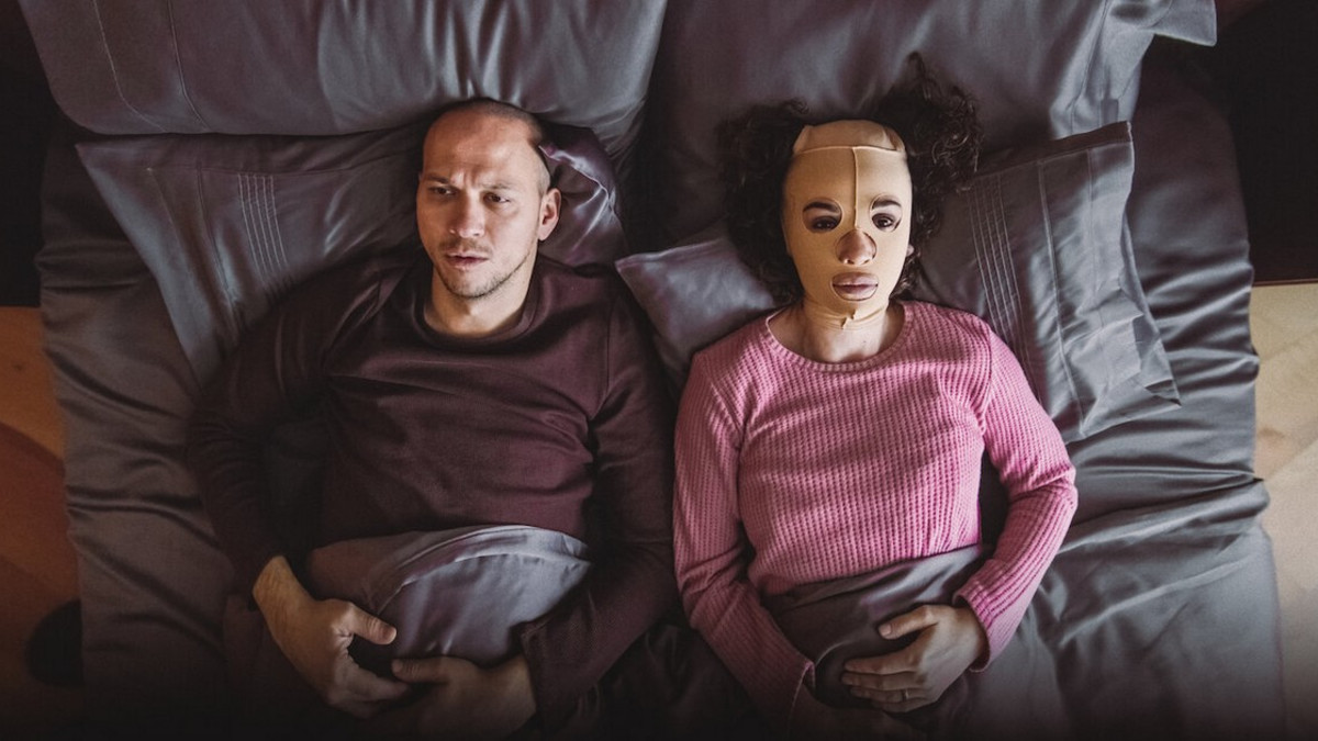 Wild Abandon (Netflix) - Keski-iän kriisistä kärsivä arkkitehti rupeaa punkkariksi