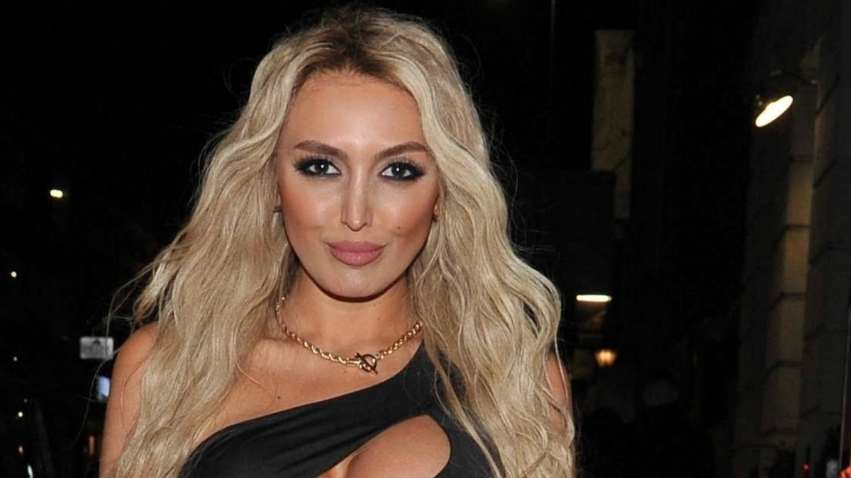 Alatissiä ja sivutissiä tyylillä! Ex on the Beach -hottis ZaraLena Jackson käänsi päitä