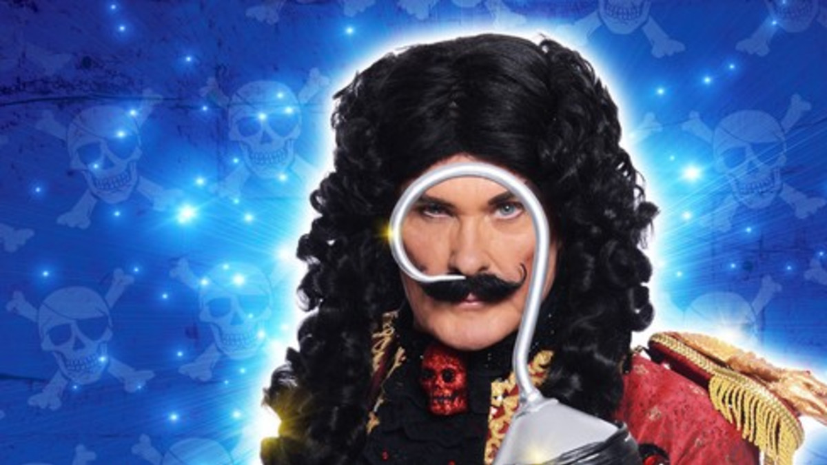 Pelottava näky? David Hasselhoff poseeraa klassikkopahiksena