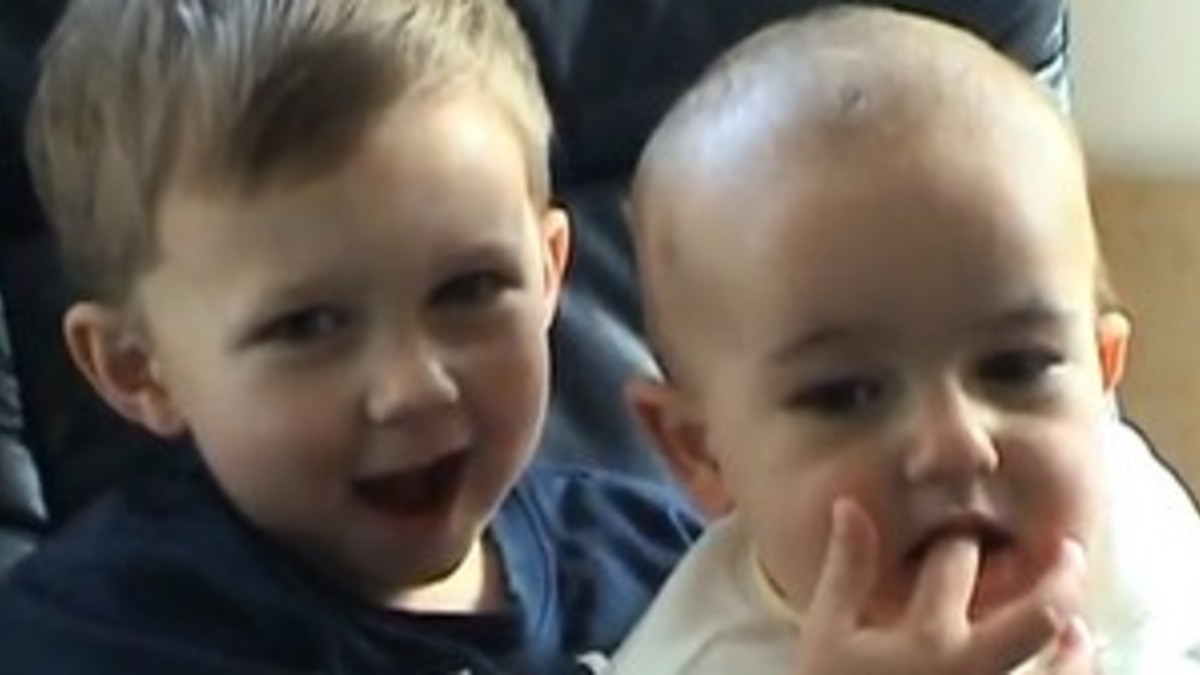 YouTube palkitsi ruhtinaallisesti Charlie bit me -videon perheen
