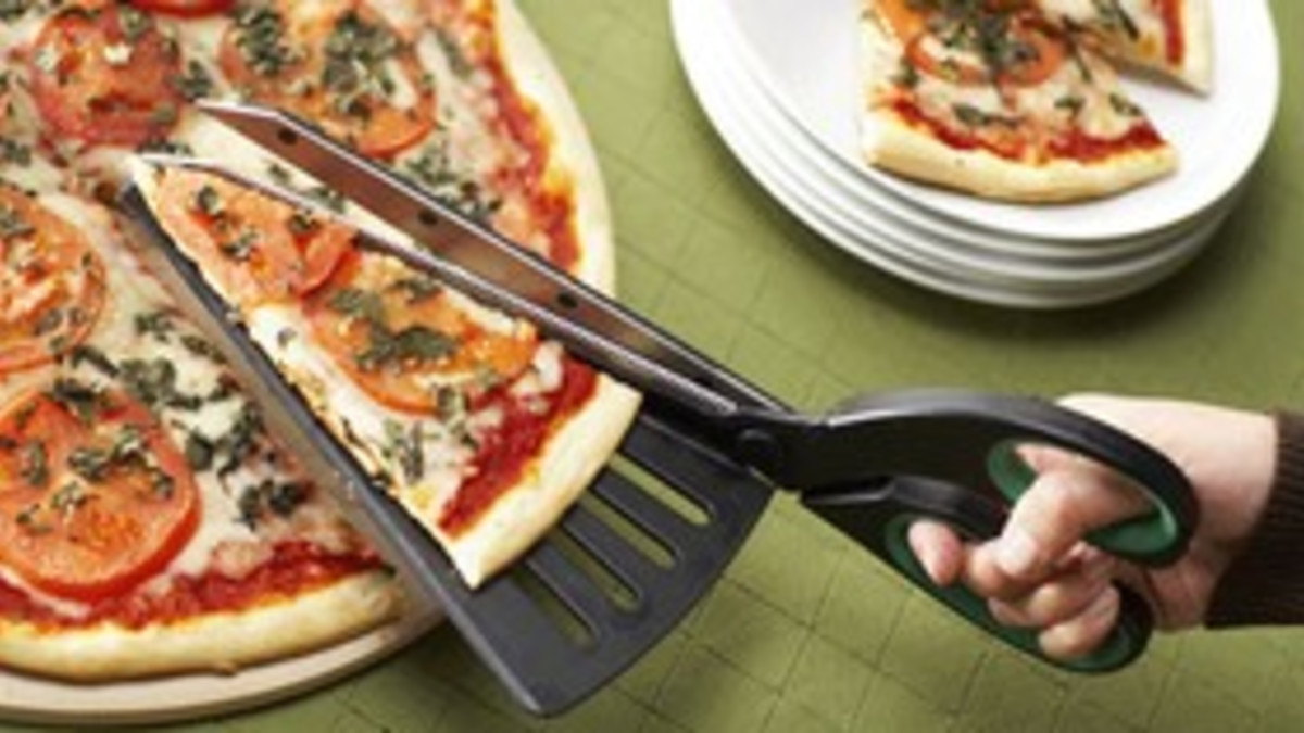 Vaikeuksia pizzan paloittelussa? - tässä ratkaisu