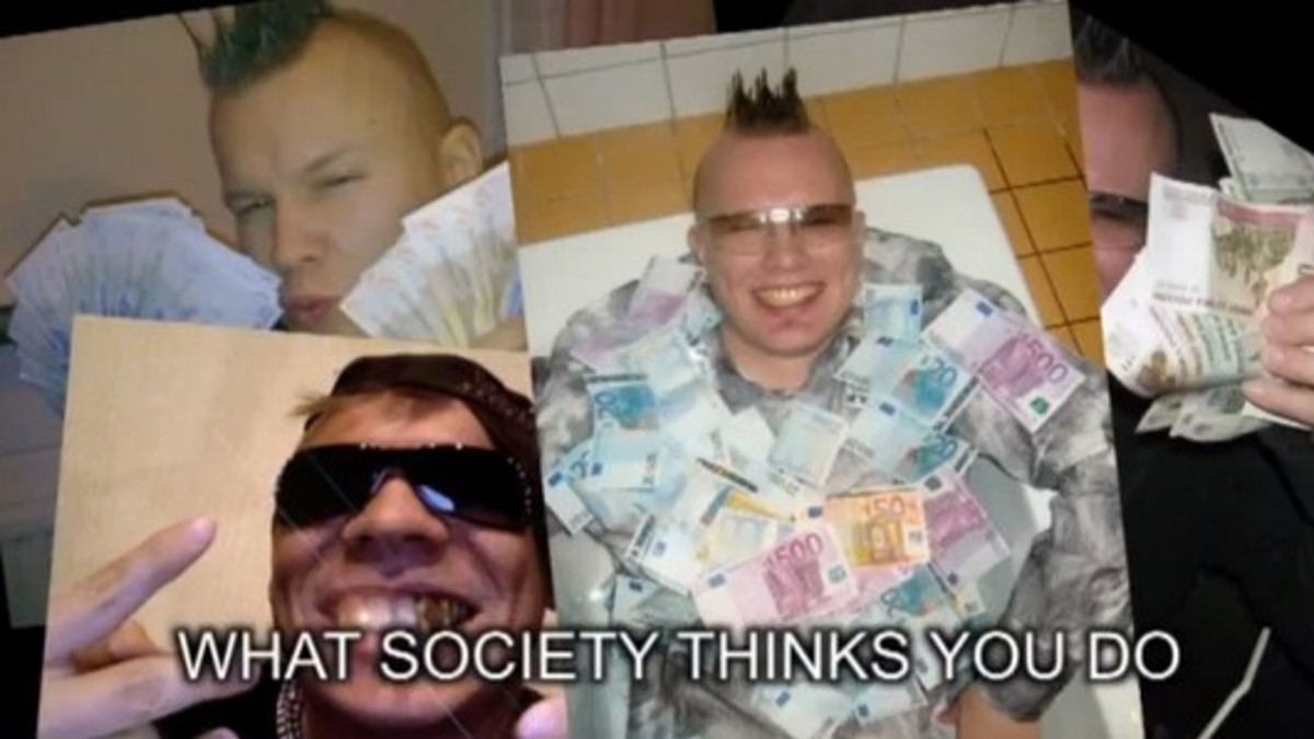 Suomalaismuusikko käänsi netin kuvahitin videoksi - näin ankeaa on olla pop-muusikko Suomessa