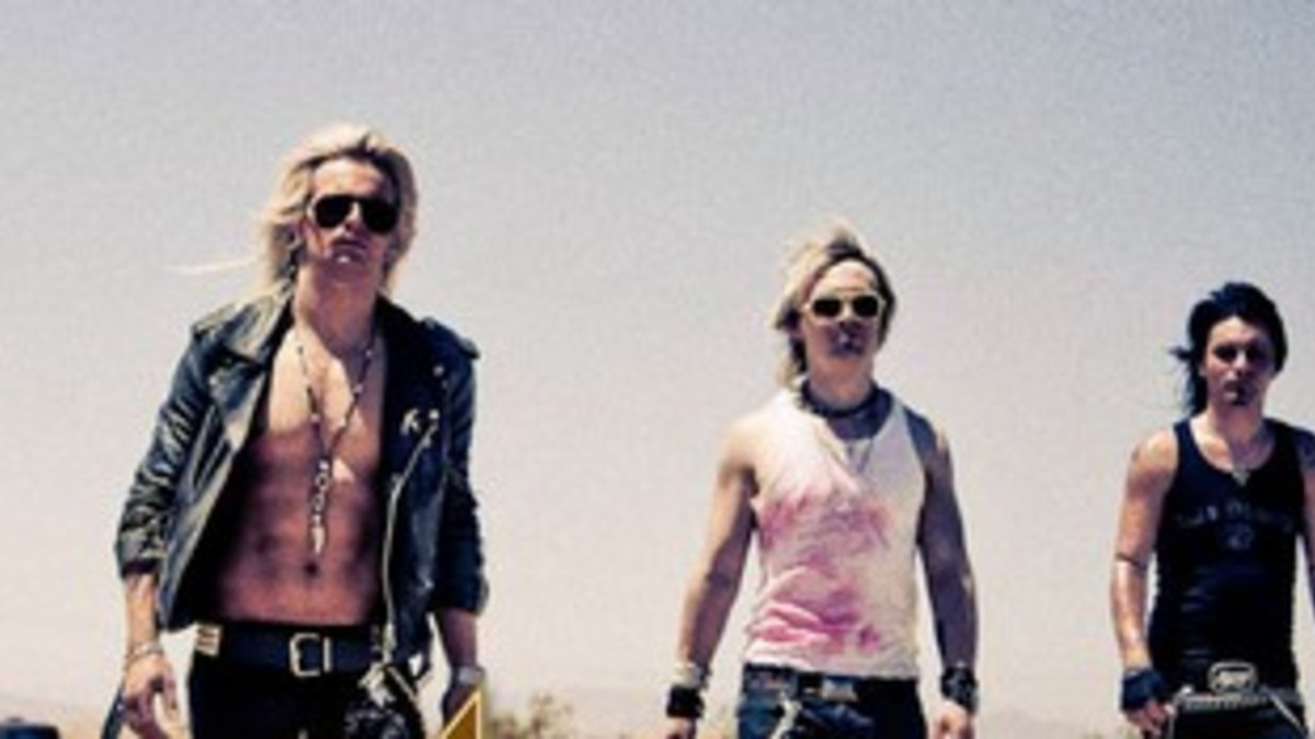 Reckless Lovelta uusi musavideo