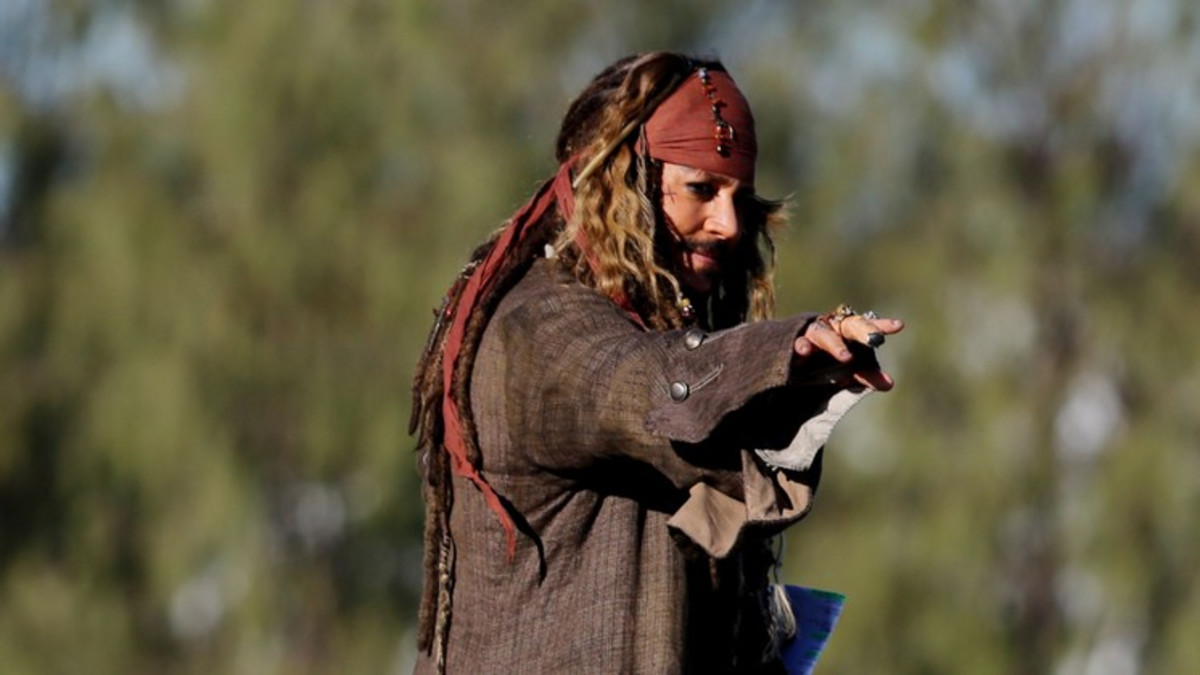 Johnny Depp on taas Jack Sparrow - tältä näytti kuvauksissa
