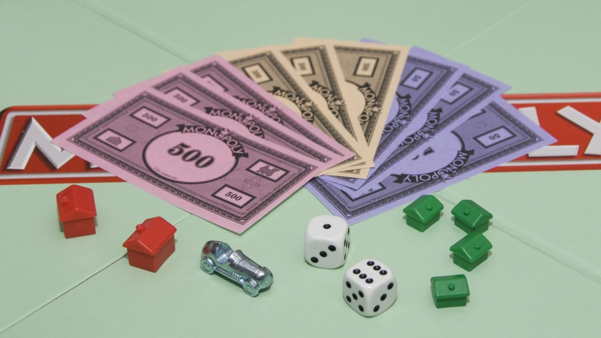 Monopoly-peleihin piilotettu oikeaa rahaa