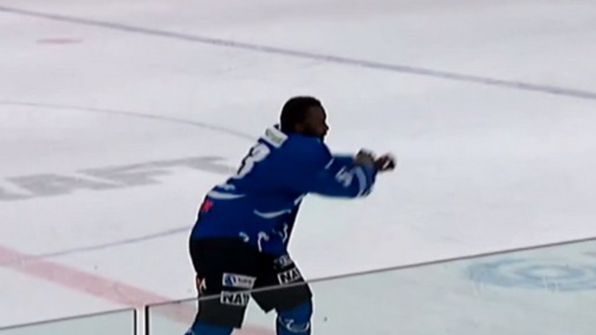 Jääkiekkoilija riehaantui täysin - tällaista lätkätanssia et ole ennen nähnyt