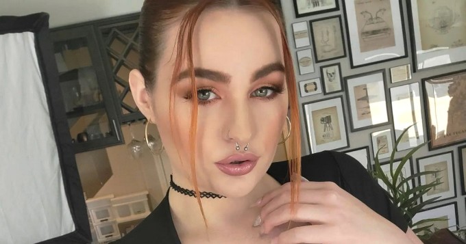 Instagram-povipommi Abigaiil Morris, 22, ei jätä ketään kylmäksi