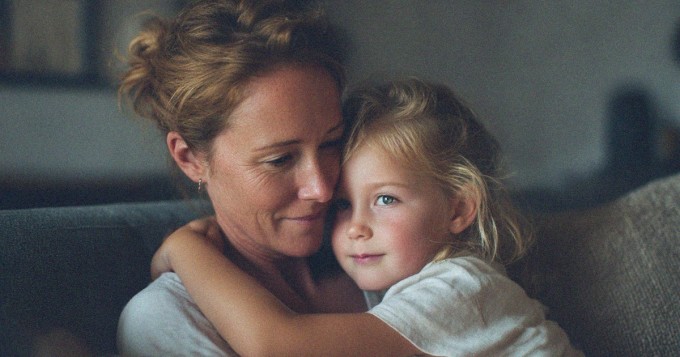 Äiti sanoo tyttärelleen nämä 9 asiaa, koska muu maailma ei välttämättä sano