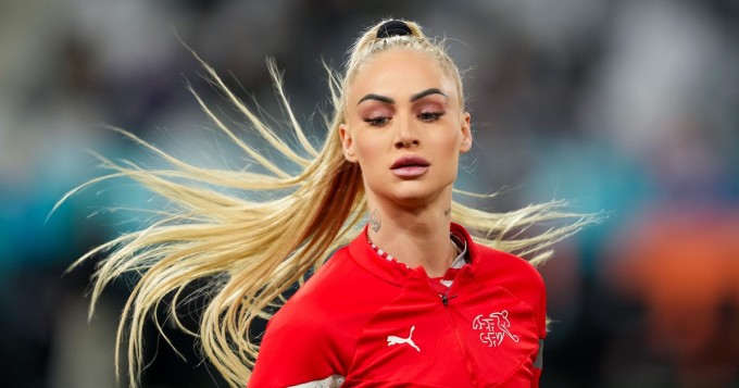 Futishottis Alisha Lehmann julkaisi saunakuvan