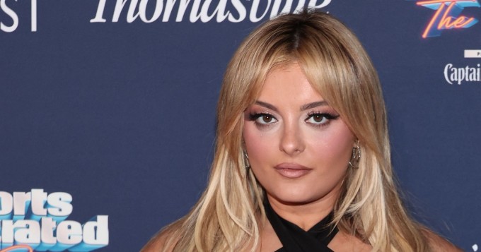 Mikä rintavako! Bebe Rexha villitsi Sports Illustrated -juhlissa
