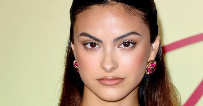 Riverdale-tähti Camila Mendes säihkyi Do Revenge -ensi-illassa