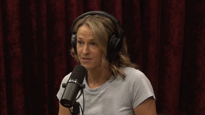 Cassie Coppersmith vieraana The Joe Rogan Experience -ohjelmassa.