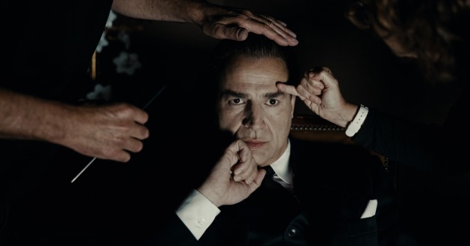 Disney Plus tarjoaa tammikuussa muotisuunnittelijan tarinan: Cristobal Balenciaga