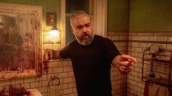 David F. Sandberg Until Dawn -elokuvan kuvauksissa.