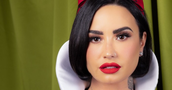 Povi-Lumikki! Demi Lovato käänsi päät seksikkäällä Disney-asullaan