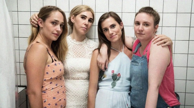 Girls-sarjan promootiokuva aiemmilta tuotantokausilta.